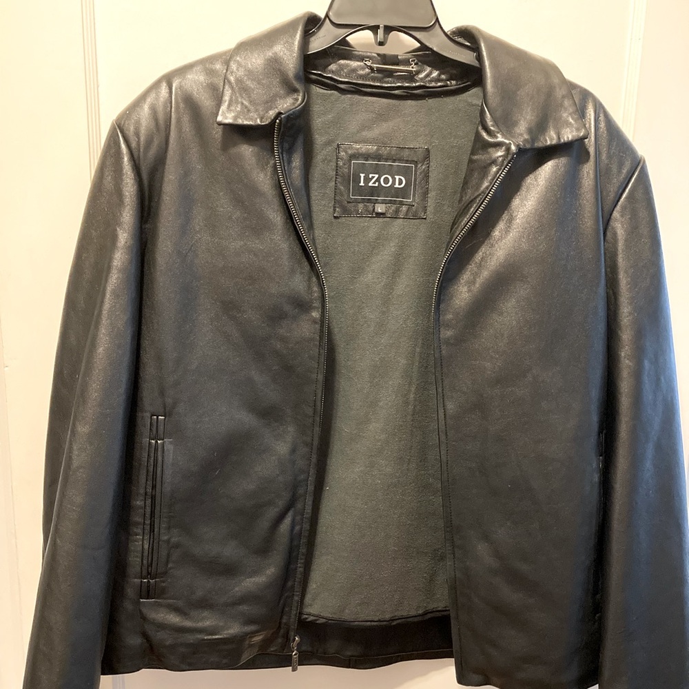 Izod mens leather jacket, no tears or worn spots, zip out lining, cell pockets
